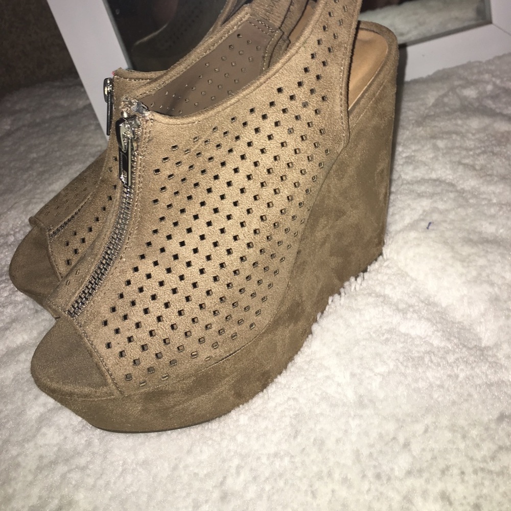 Tan wedges, size 7.5