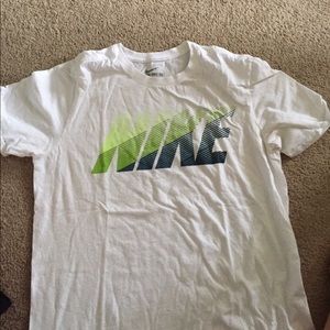 Nike Mens graphic T size M
