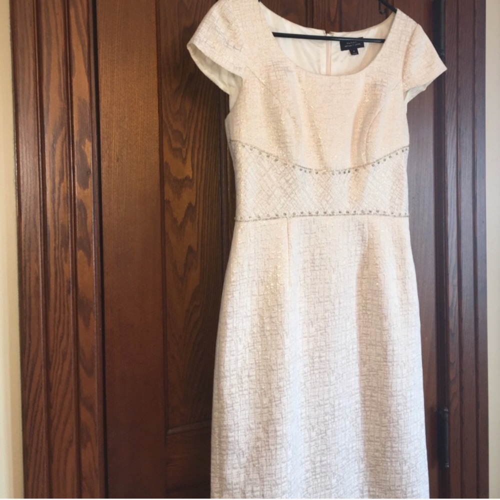 Tahari Ivory Capped Sleeve Dress