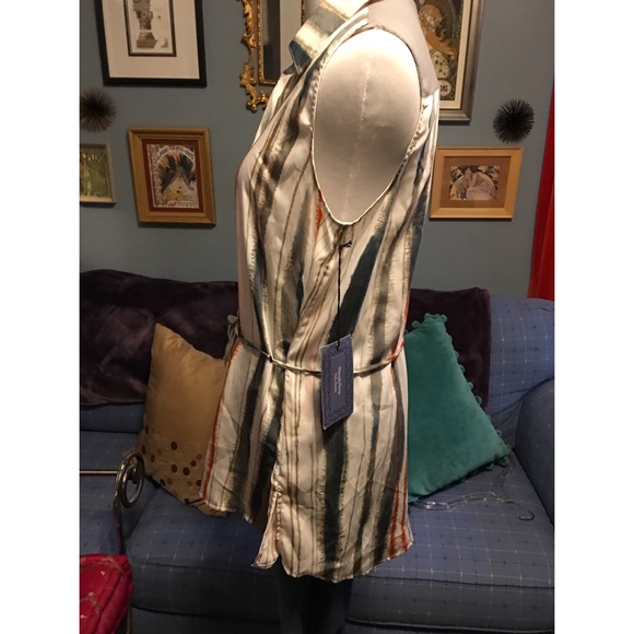 Top - Picture 2 of 4