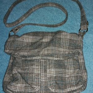 Deep pocket cloth messenger bag.