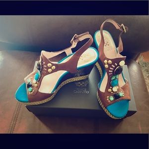 Vince Camuto wedges size 7