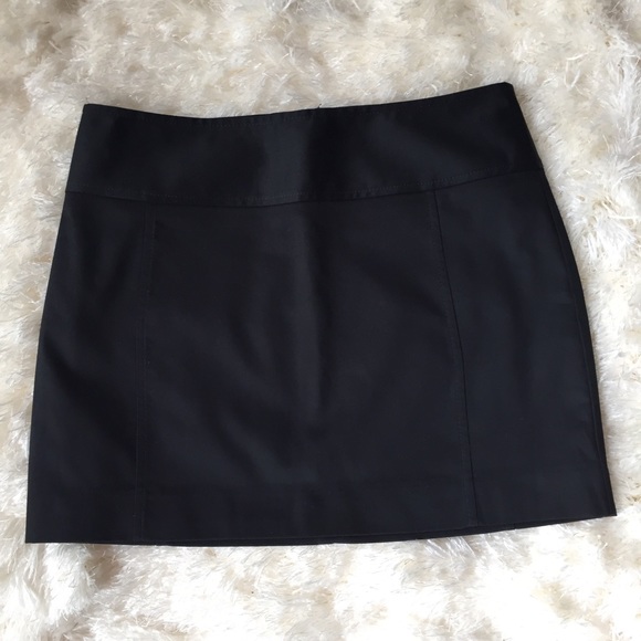 Express black mini skirt. size 4. - Picture 2 of 5