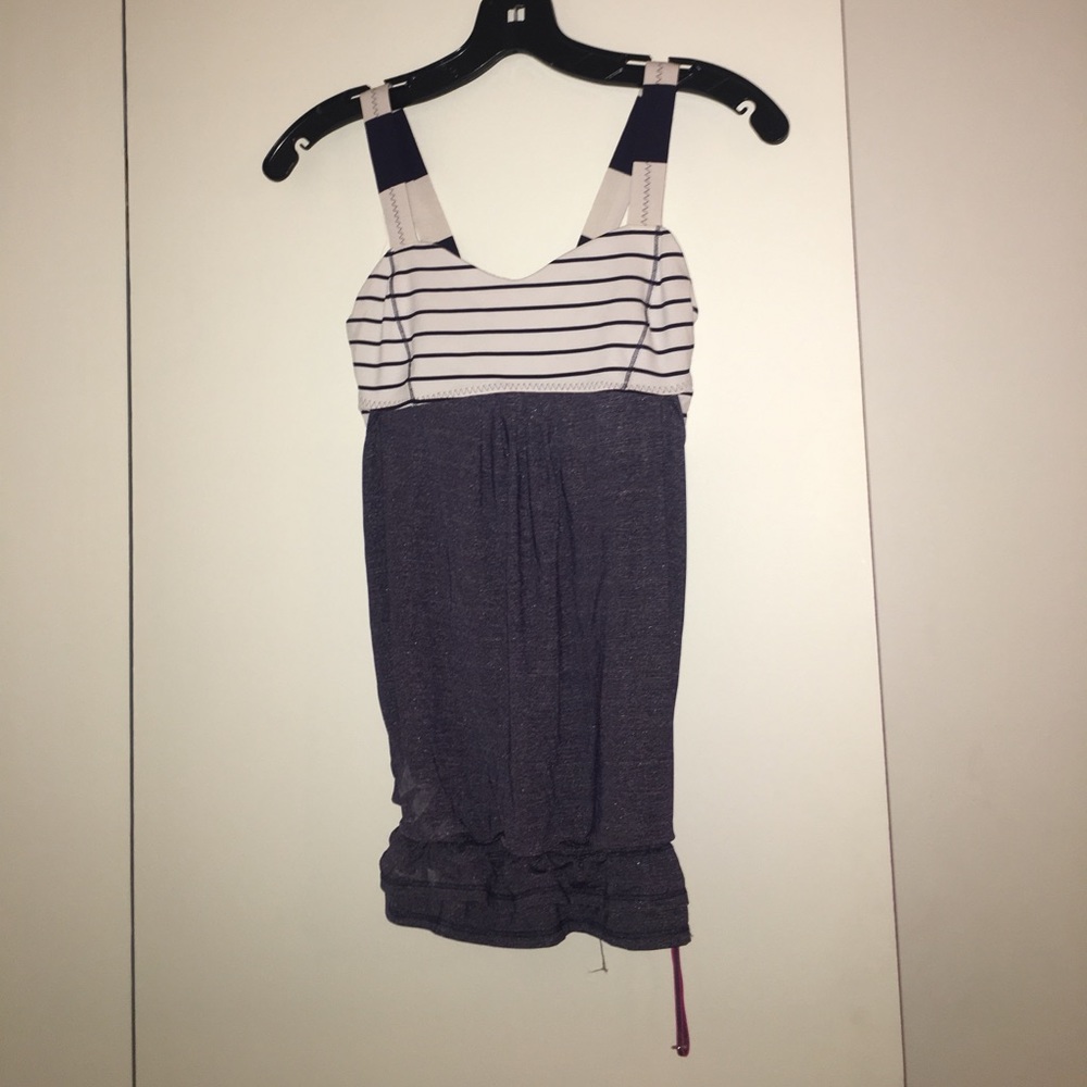 Lululemon athletica top with built in sports bra