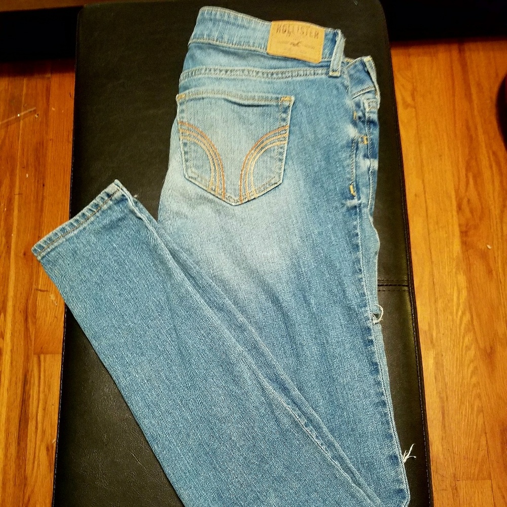 ** SOLD** Hollister Jeans Sz W 27 L 31