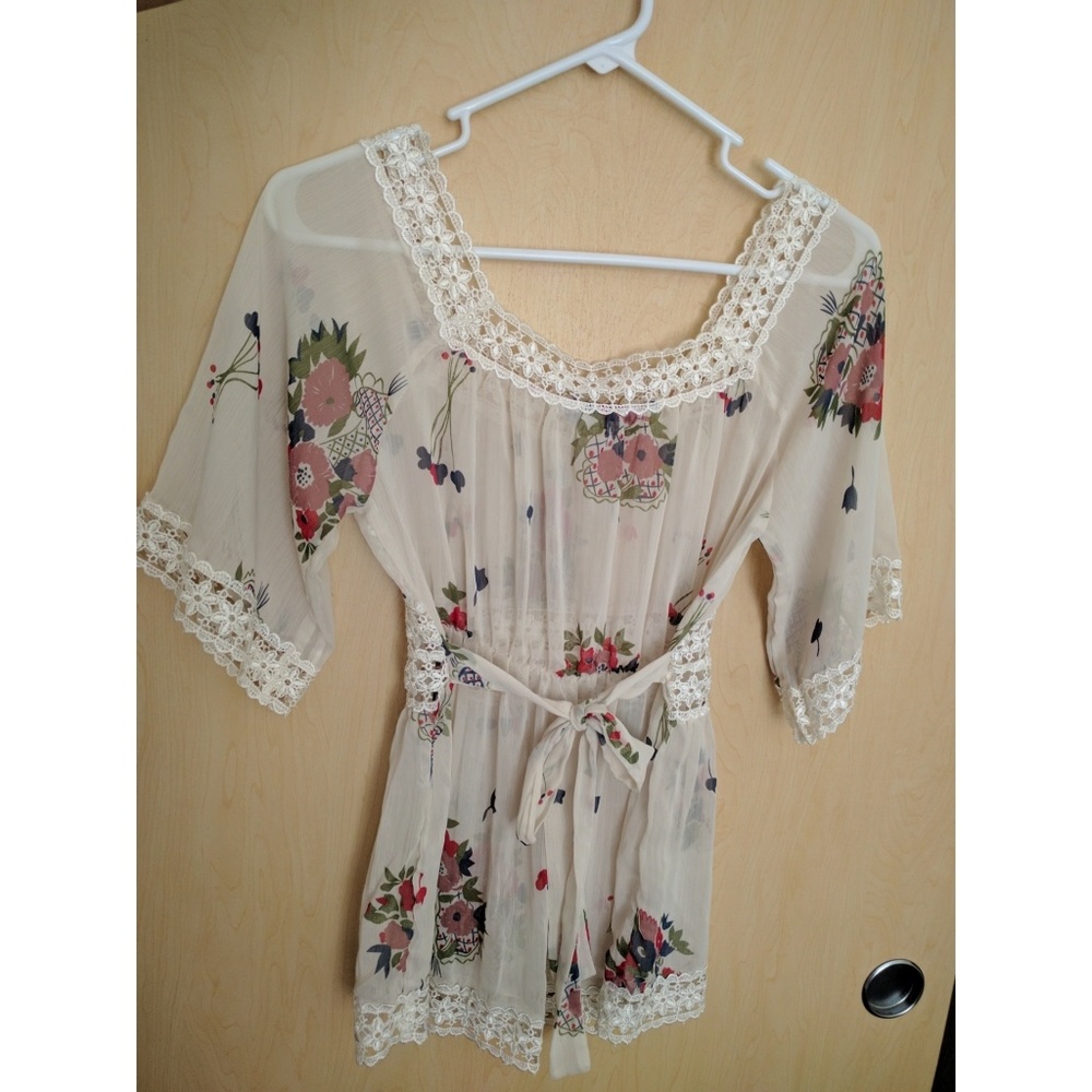 Floral Top - Picture 2 of 2