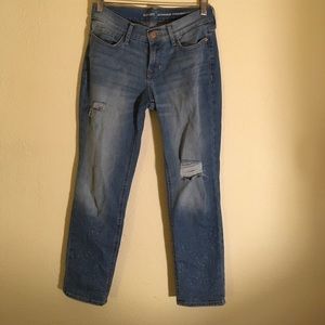 Straight distressed boyfriend jeans