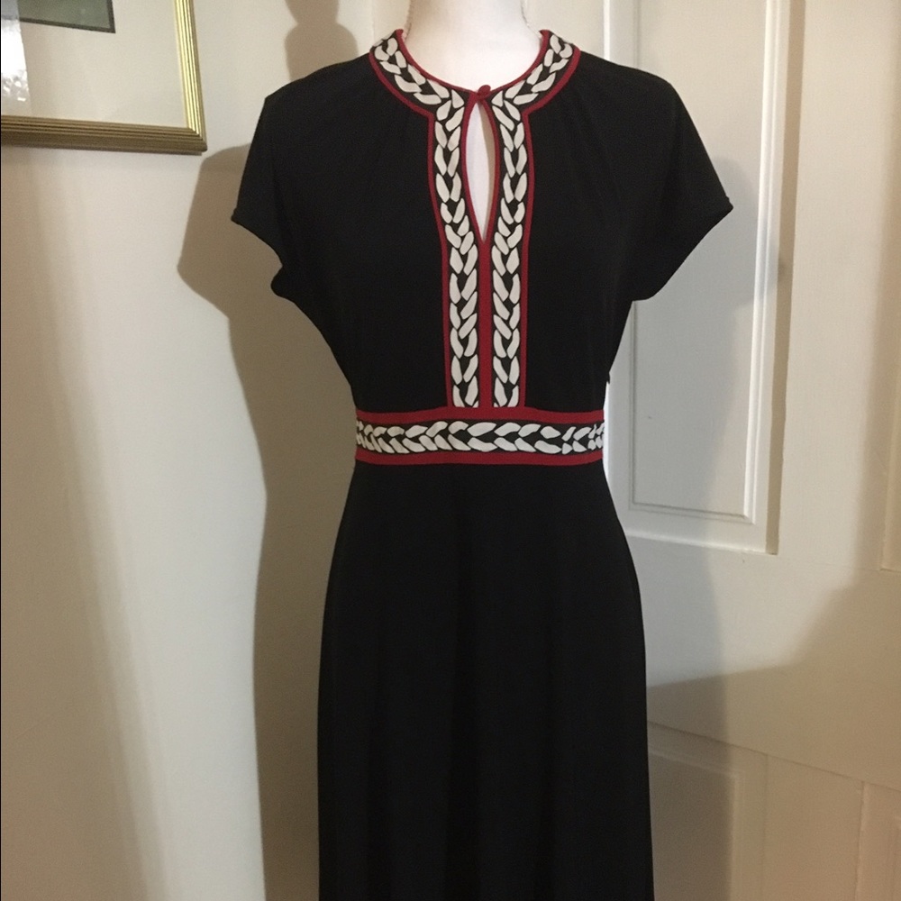 Black dress with red tie