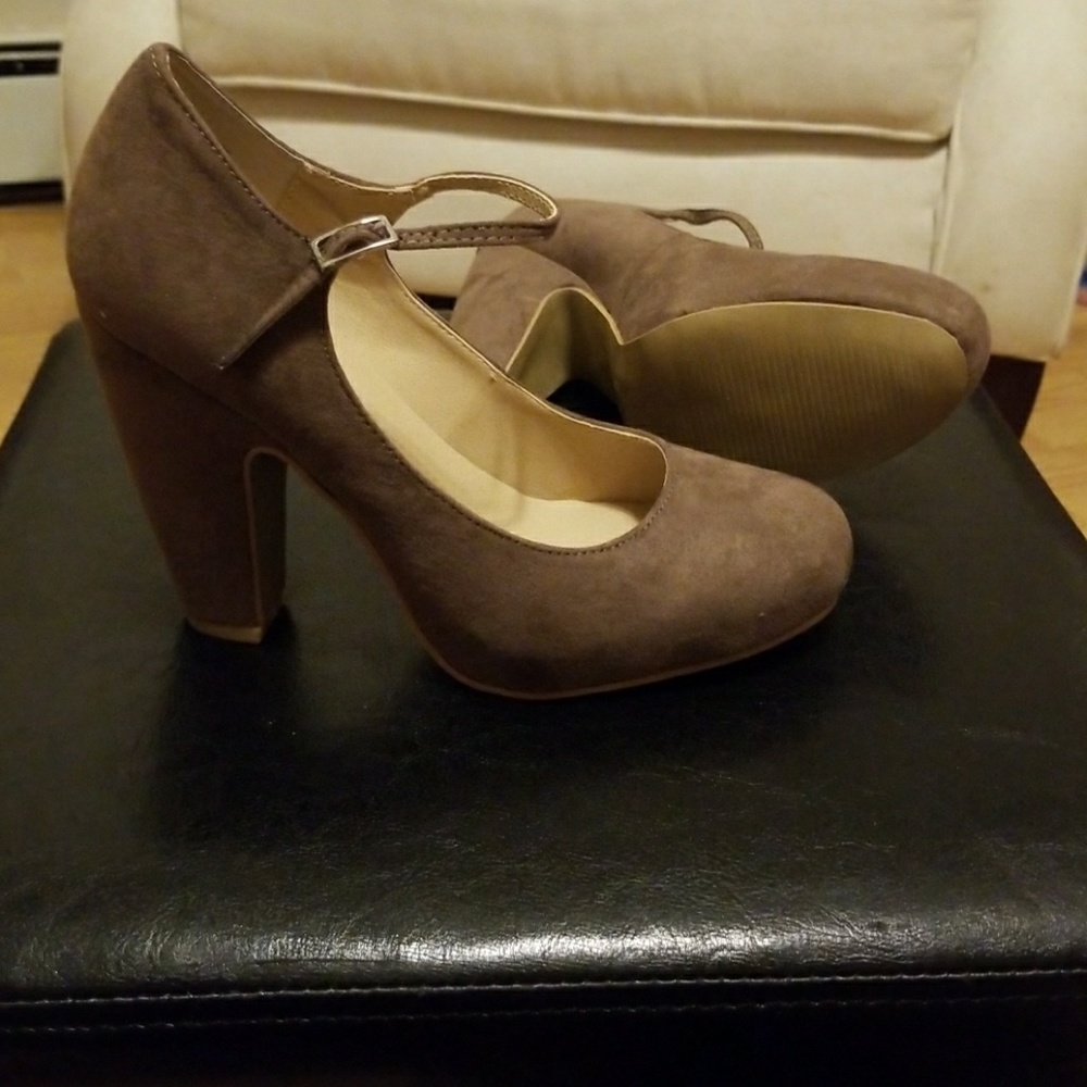 NEW 🌺Nine West Taupe Mary Janes