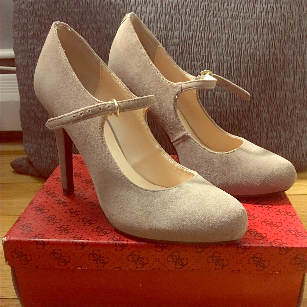 Guess Round Toed Heels