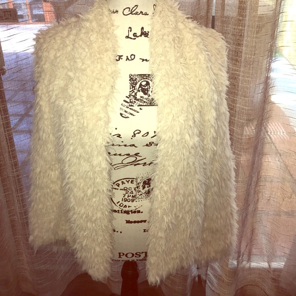 I Joah Jackets & Blazers - Sleeveless faux fur vest