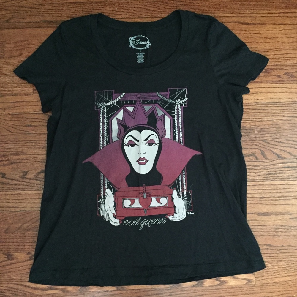 Evil Queen Disney top 🍎 - Picture 1 of 3