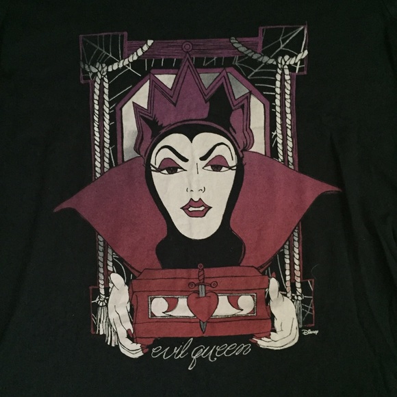 Evil Queen Disney top 🍎 - Picture 2 of 3