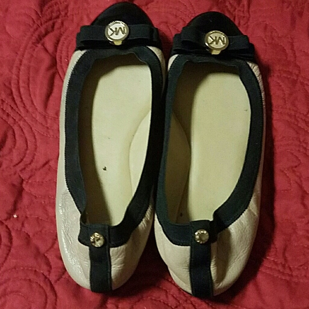 Beautiful ballerina Mk shoes ,super comfortable - Picture 2 of 3