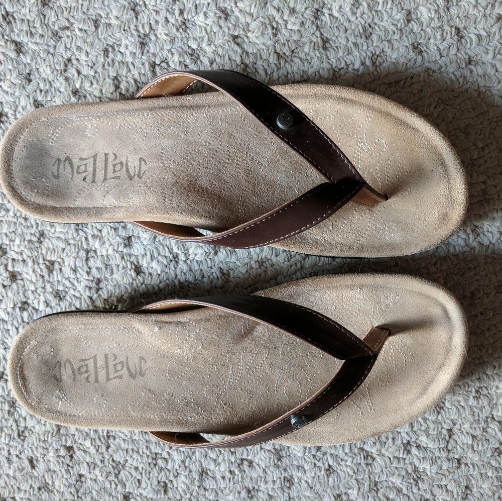 Brown faux leather flip flops