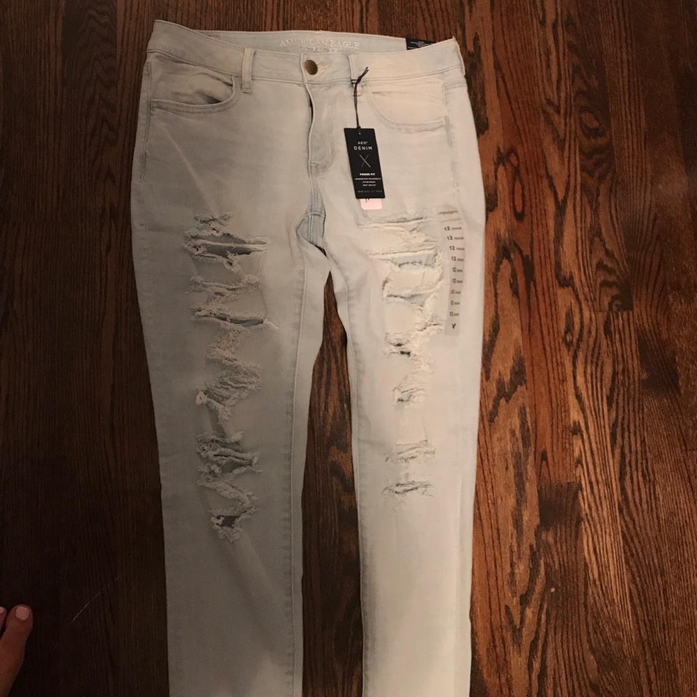 *BRAND NEW* American Eagle Ripped Jegging