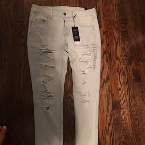 *BRAND NEW* American Eagle Ripped Jegging