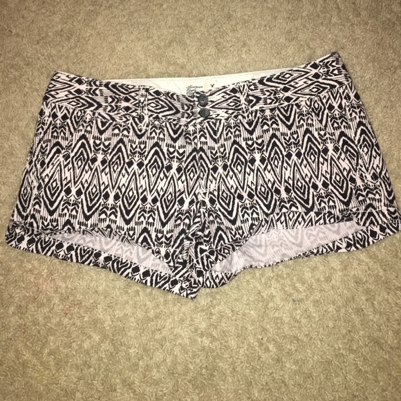 American Eagle patterned shorts - Picture 1 of 4