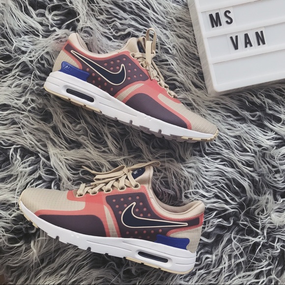 Nike Shoes - Nike Air Max Zero Si