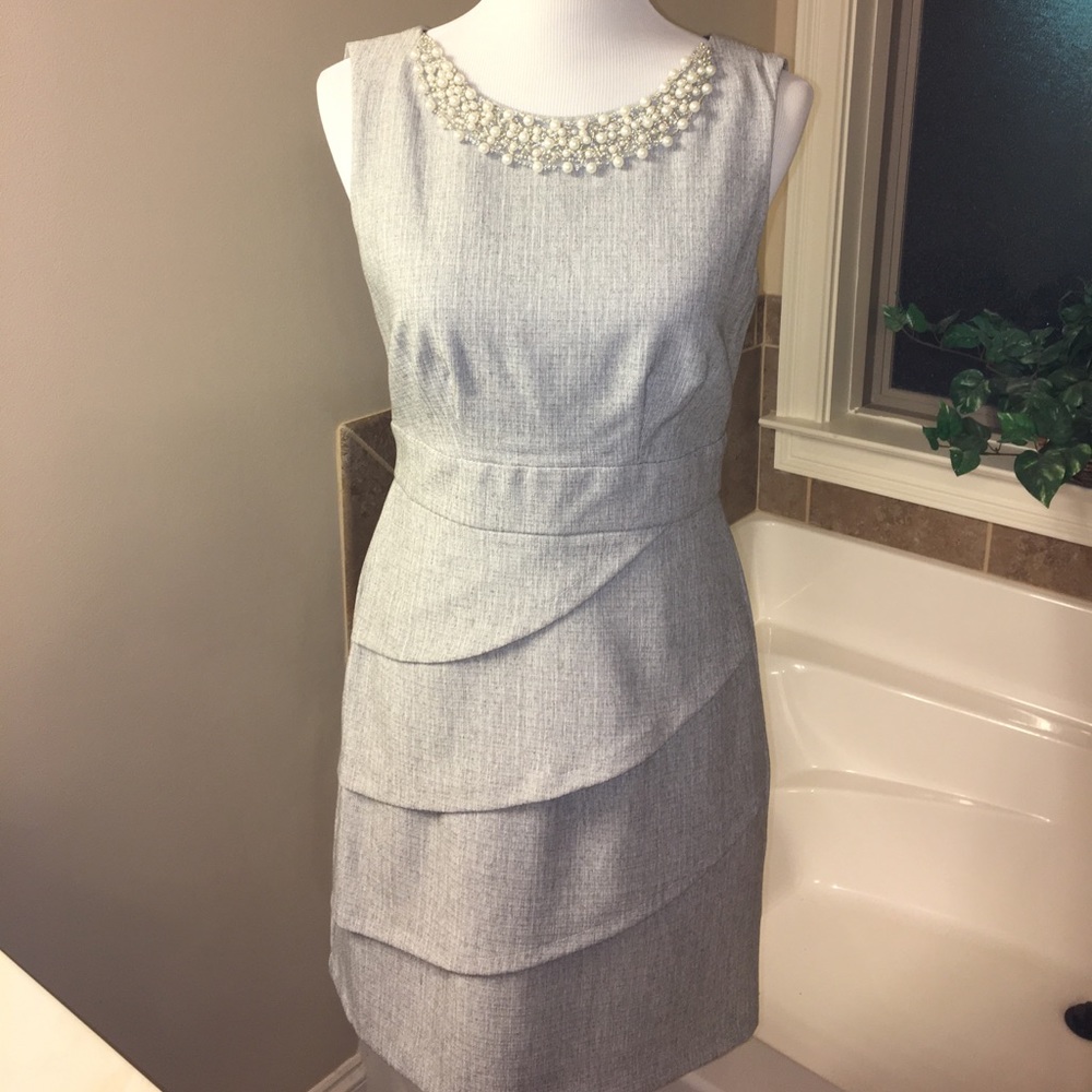 NWOT Connected Petite lt grey dress w pearl neck