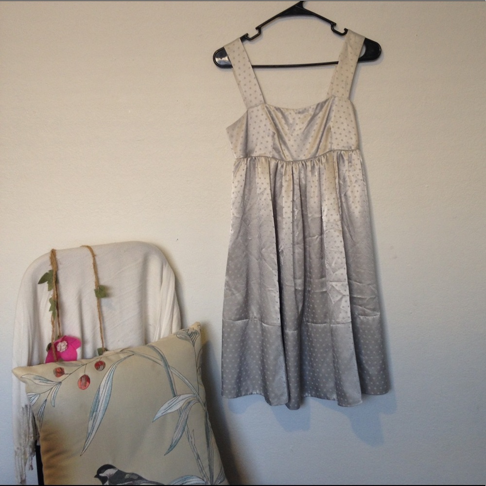 E X P R E S S ● S i l k-l i k e dress