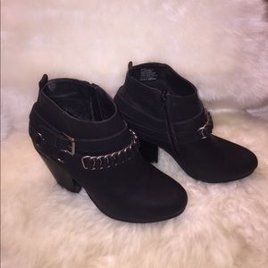 Just Fab ankle boots