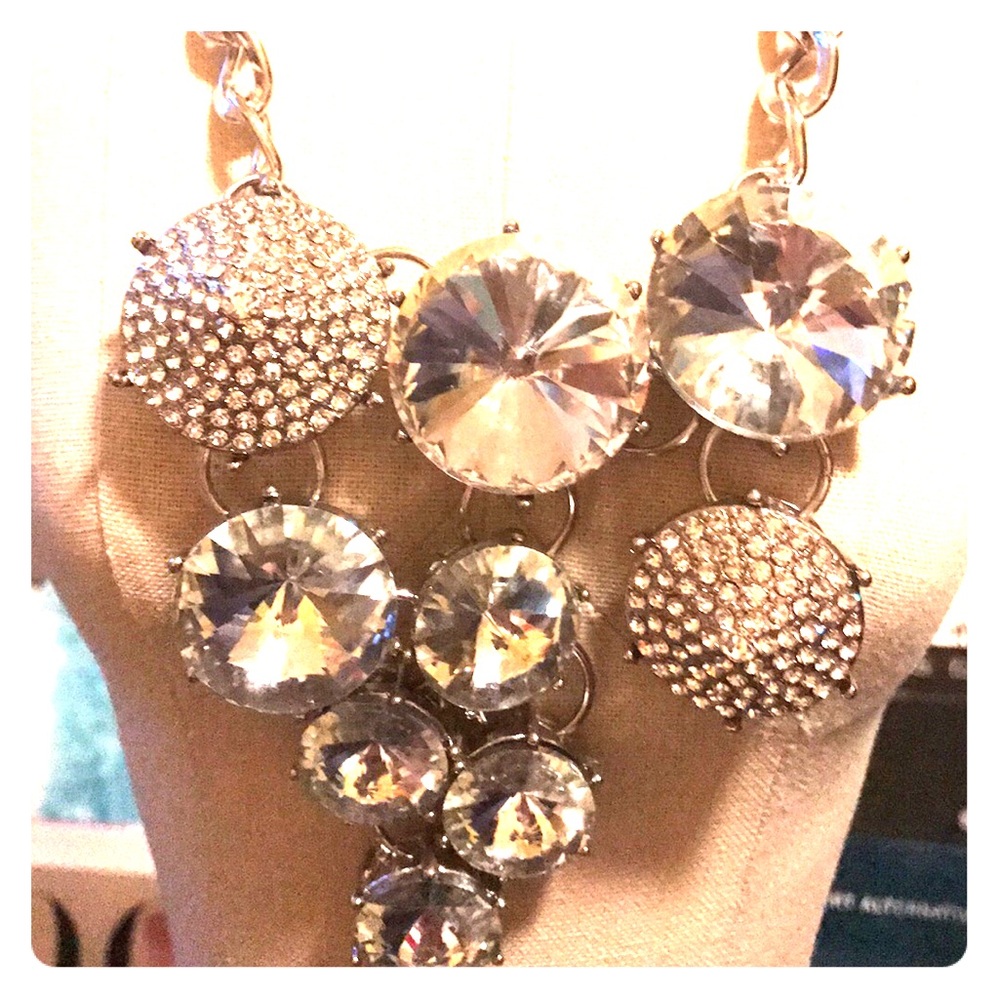 COSTUME JEWELRY NECKLACE BIG SPARKLES
