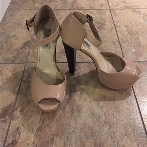 Steve Madden Nude heels