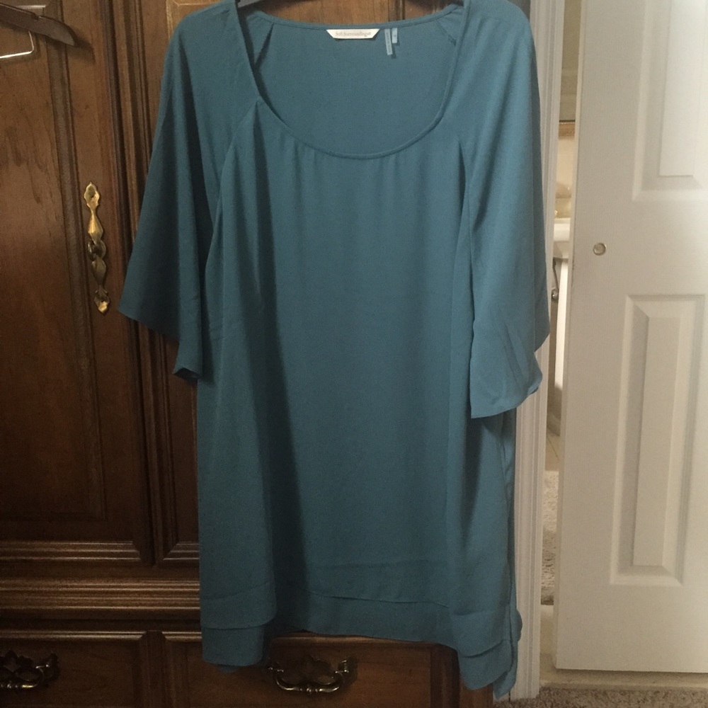 Teal short sleeve blouse $25