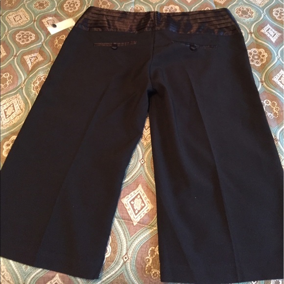Black Capri Pants size 9! Brand new with tags - Picture 4 of 5