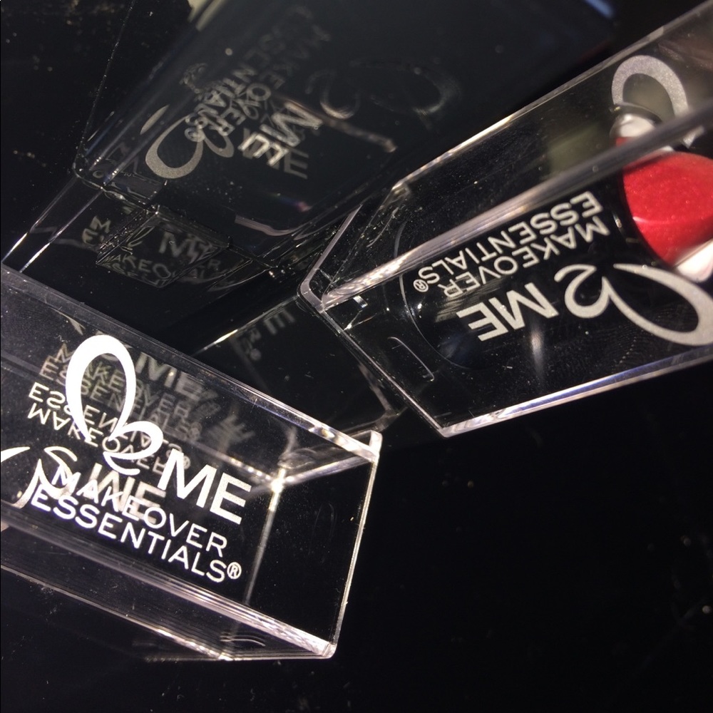 💄Makeover Essentials 💞 - Picture 3 of 3