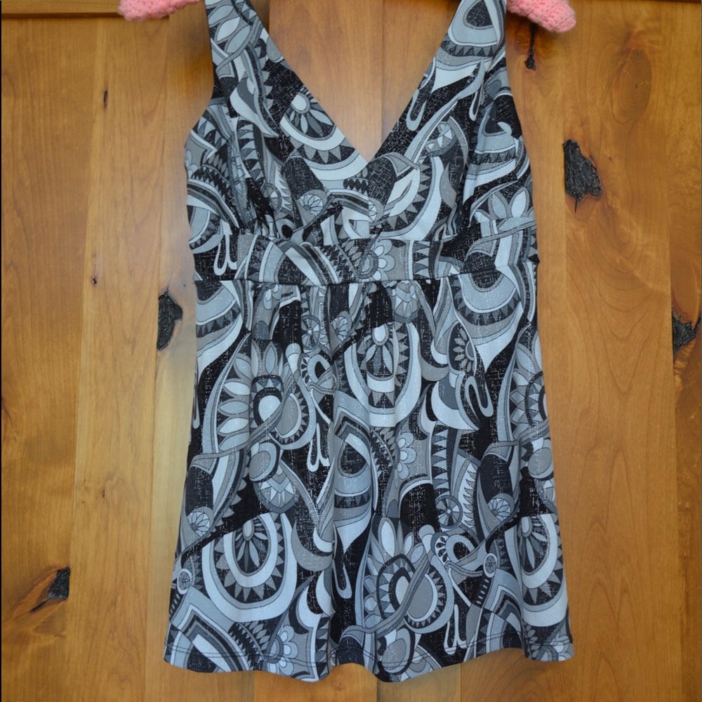 Cute Black & White flow-y top