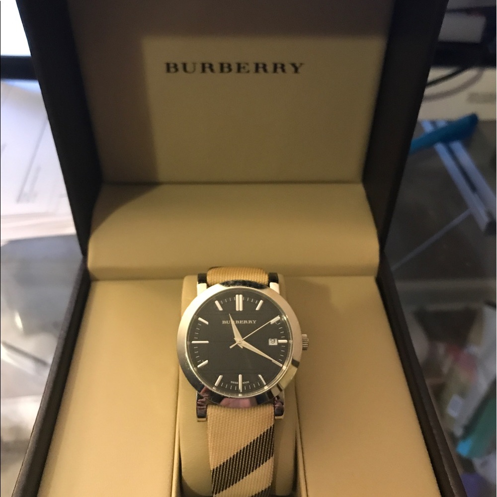 Burberry Nova Check Black classic woman's watch