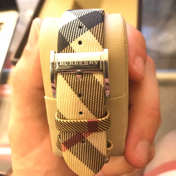 Burberry Nova Check Black classic woman's watch - Picture 2 of 4