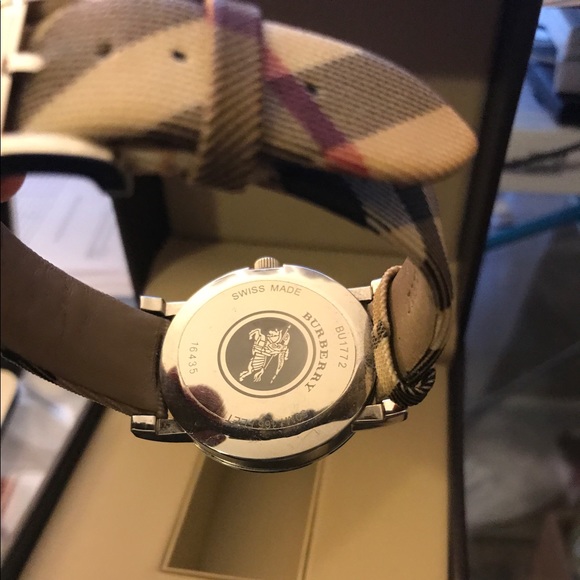 Burberry Nova Check Black classic woman's watch - Picture 3 of 4