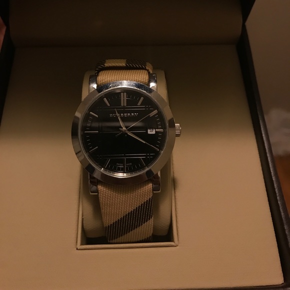 Burberry Nova Check Black classic woman's watch - Picture 4 of 4