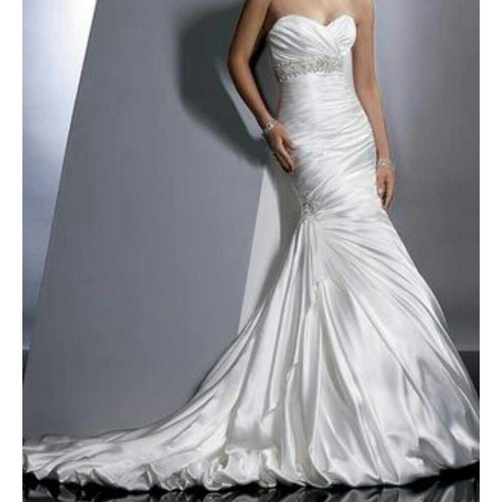 Wedding dress .
