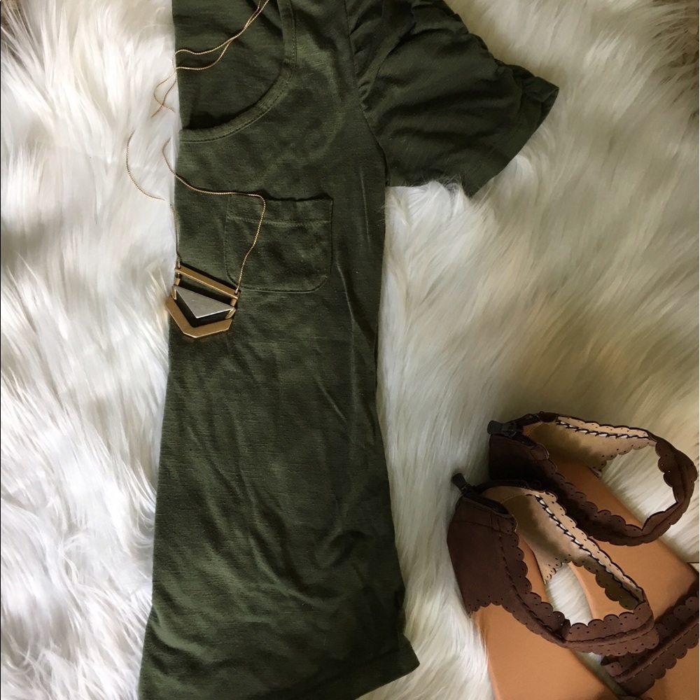 Green form fitting T-Shirt