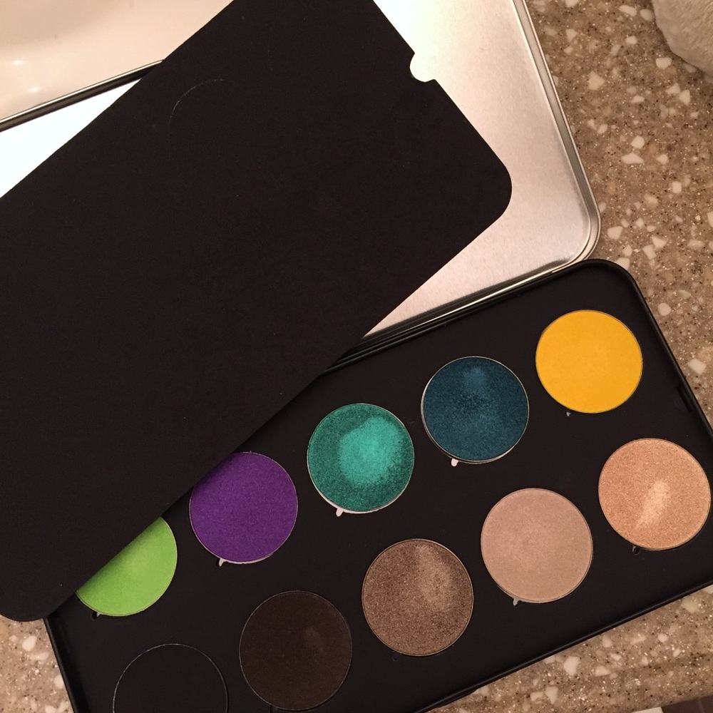 Custom Makeup Forever MU4E eyeshadow palette