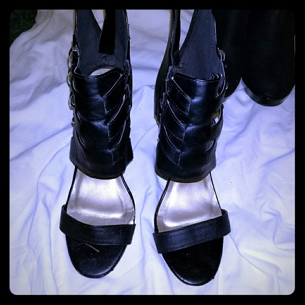 Size 6 stylish heeled shoes