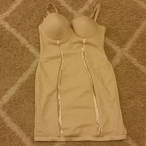 Maidenform body shaper with removable straps