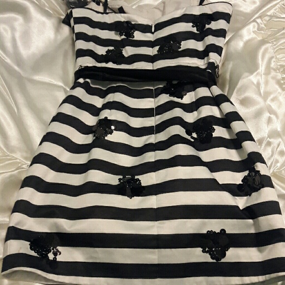 BCBGMAXAZRIA DRESS - Picture 4 of 6