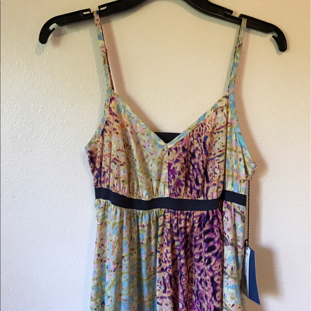 Vera Wang multi-colored V-neck dress! (Unworn)