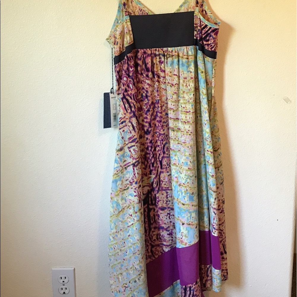 Vera Wang multi-colored V-neck dress! (Unworn) - Picture 3 of 6