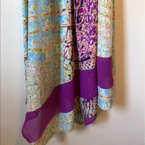 Vera Wang multi-colored V-neck dress! (Unworn) - Picture 2 of 6