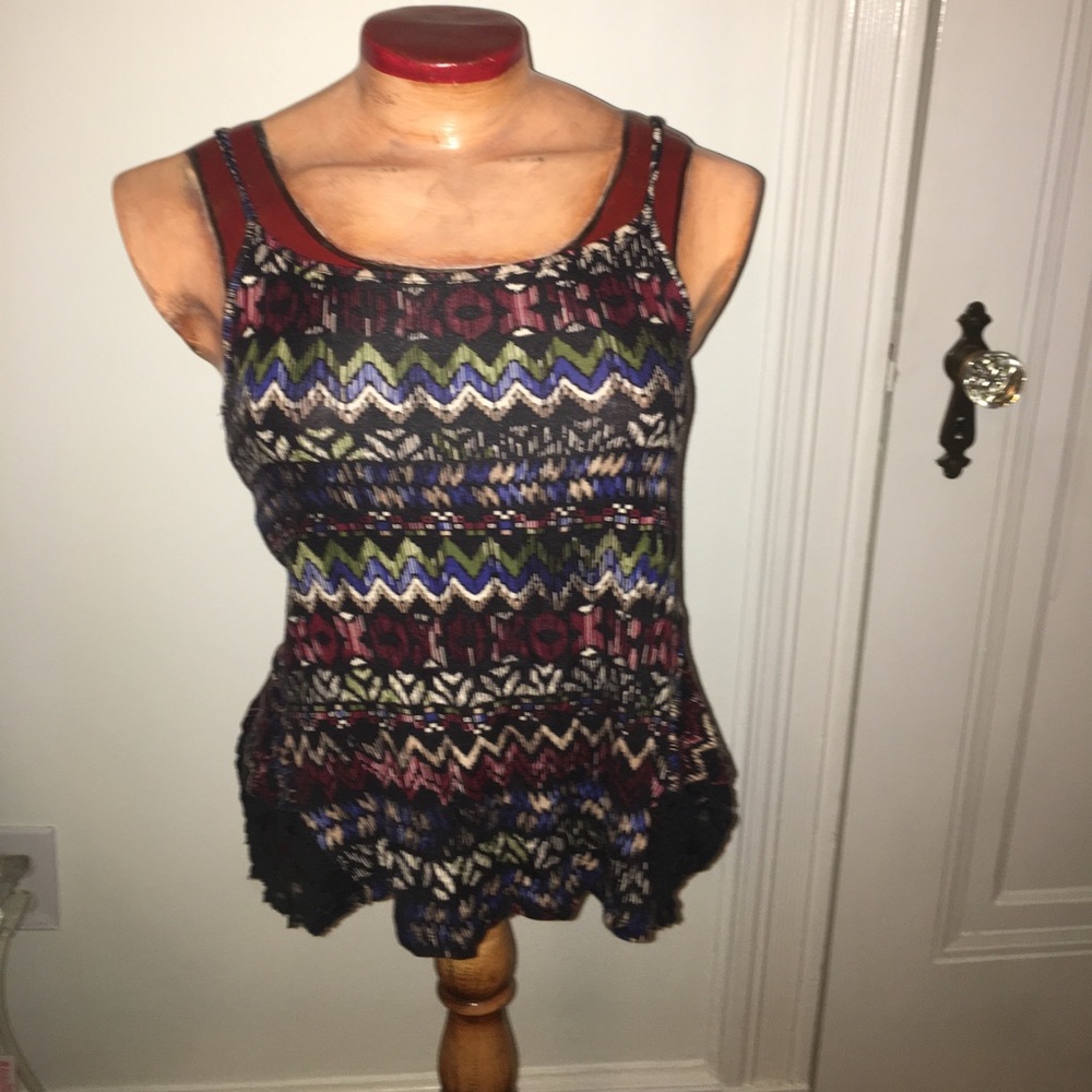 Aztec print tank camisole w/ lace accent on bottom