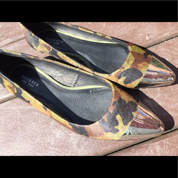 Messeca New York Camo Pony Hair Jacqueline Flat - Picture 2 of 5