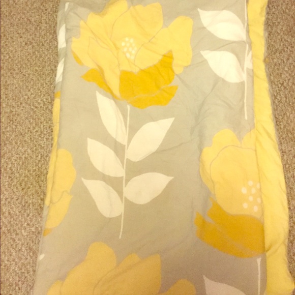 A Twin Bed Comforter with a pillow sheet - Picture 1 of 3