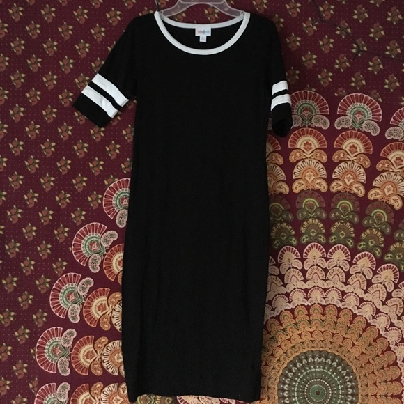 LuLaRoe Dresses & Skirts - ✨LULAROE JULIA DRESS✨