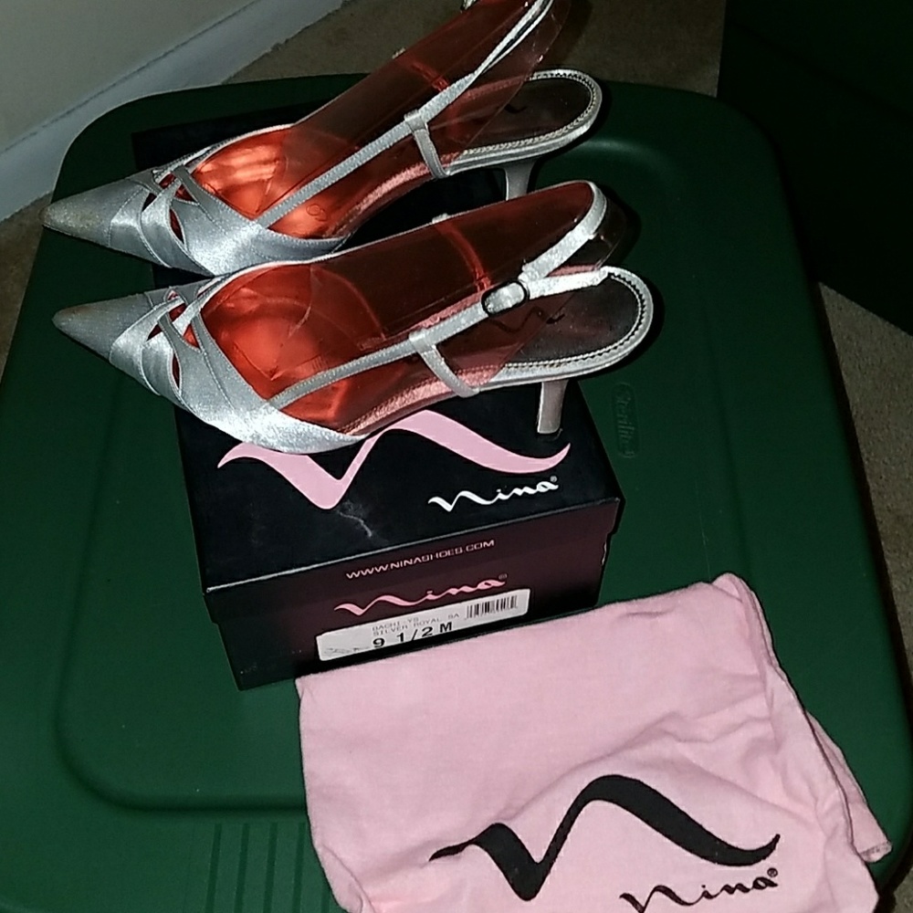 Nina pointy silver shoes